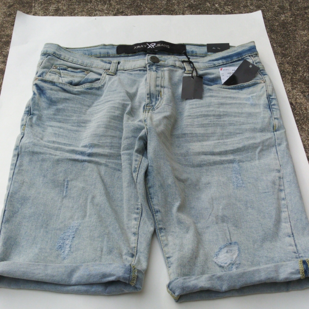 SHORTS - Picture 3 of 3